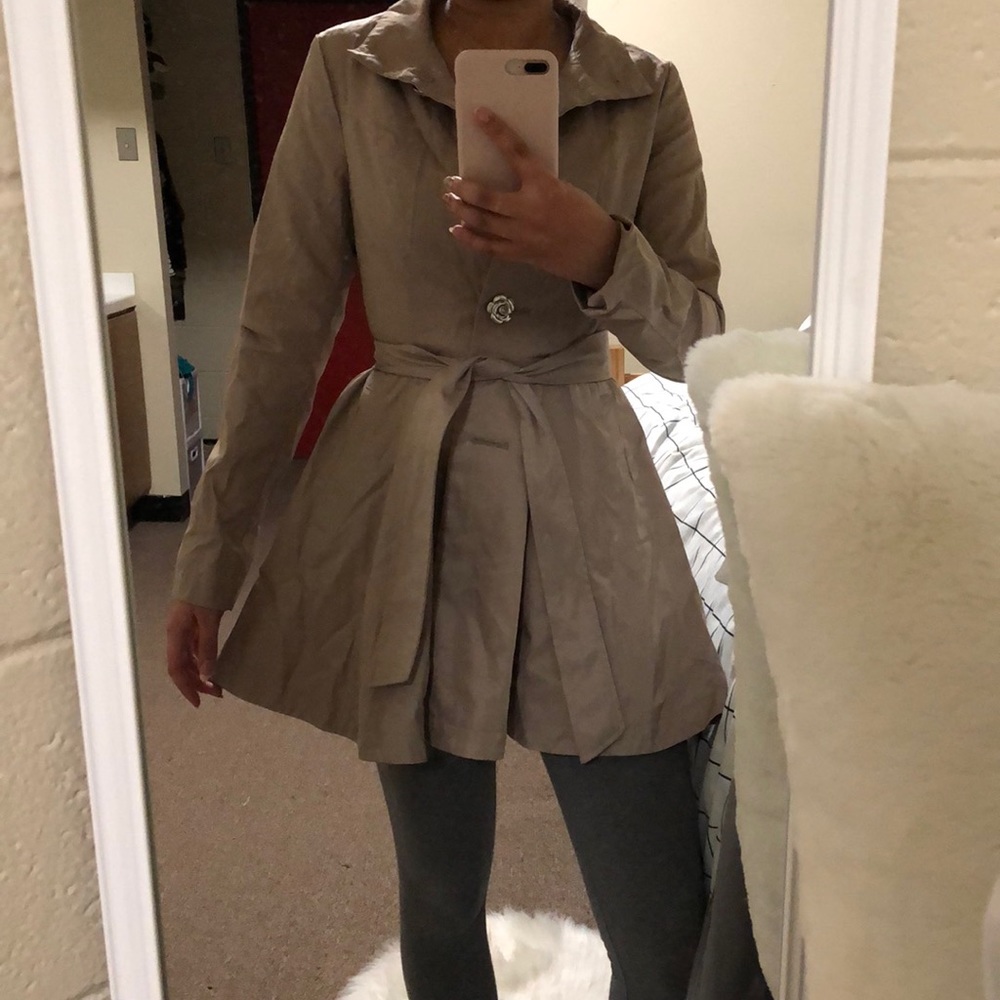 Betsey Johnson lightweight women’s trench coat